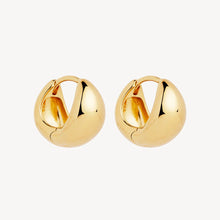 Load image into Gallery viewer, La Muse Huggie Earrings