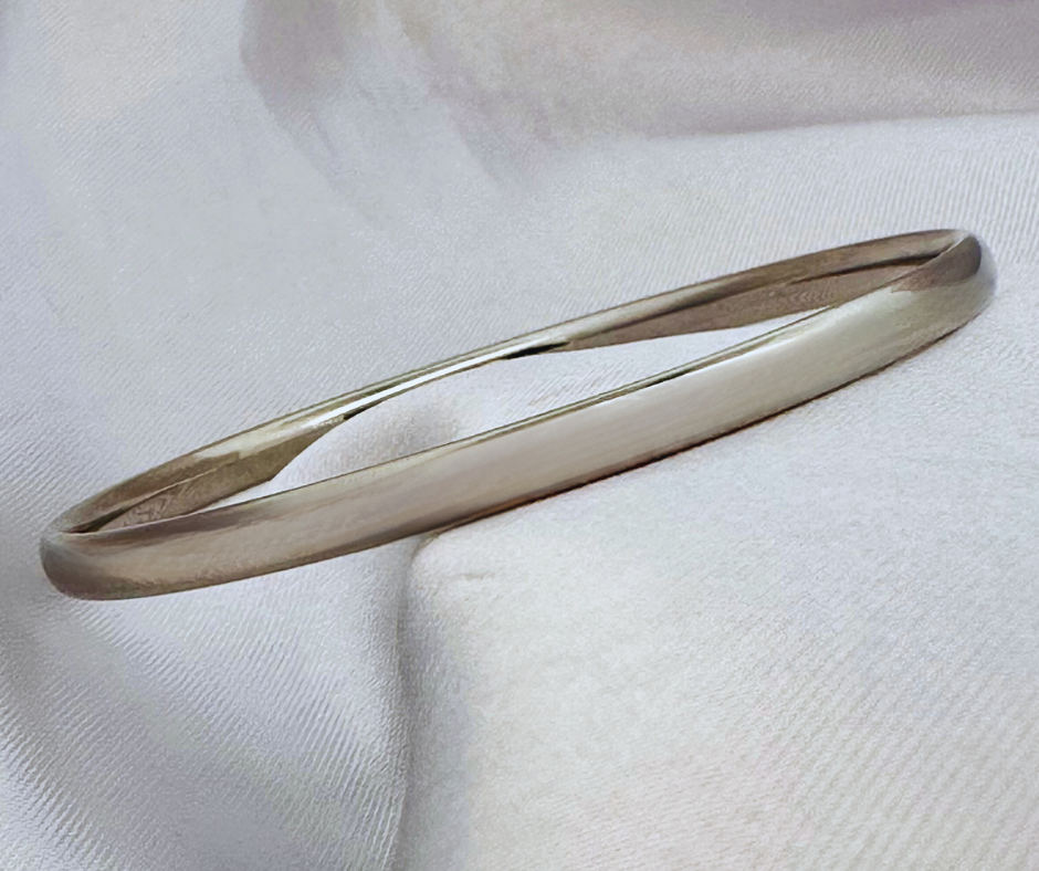 9ct silver filled bangle.