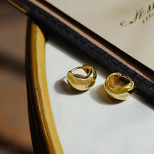 Load image into Gallery viewer, La Muse Huggie Earrings