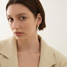 Load image into Gallery viewer, La Muse Huggie Earrings
