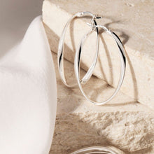 Load image into Gallery viewer, Cinta Large Hoop Earring
