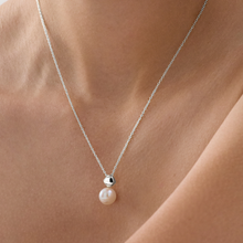 Load image into Gallery viewer, NAJO Mirage Pearl Necklace – product image 2
