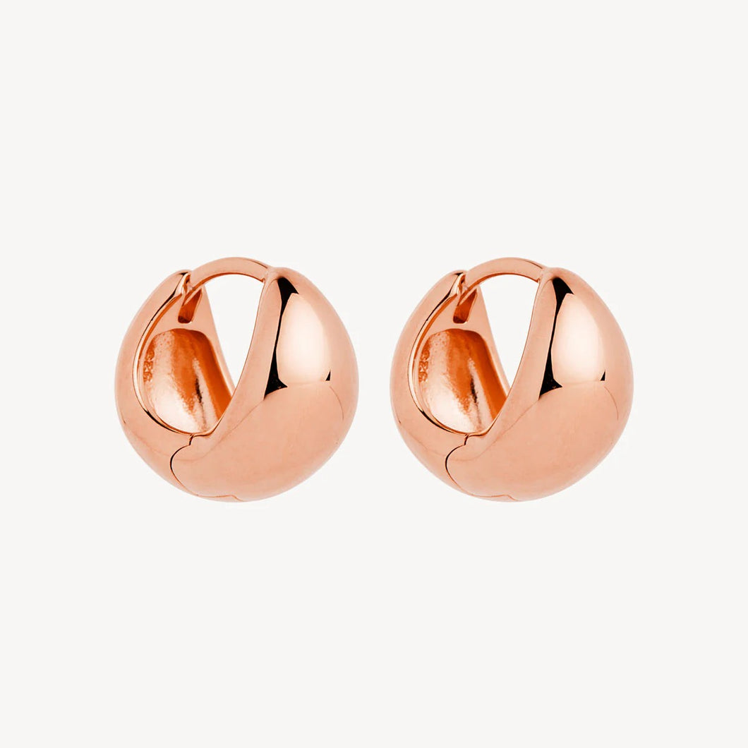 La Muse Huggie Earrings