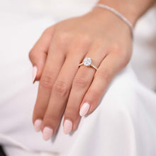 Load image into Gallery viewer, Lucca Ring
