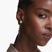 Load image into Gallery viewer, Dextera Stud Earrings
