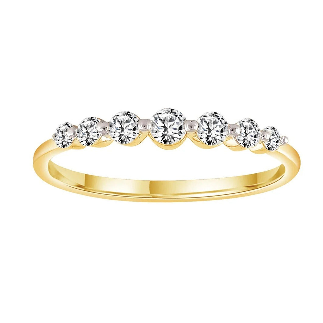 9ct Yellow Gold Graduated Diamond Ring
