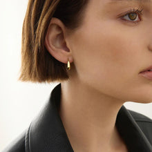 Load image into Gallery viewer, La Muse Stud Earring
