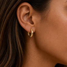 Load image into Gallery viewer, 9ct Yellow Gold SF Round Pattern Earrings
