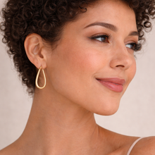Load image into Gallery viewer, 9ct Yellow Gold SF Oval Hoop Earrings
