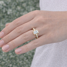 Load image into Gallery viewer, Odessa Ring
