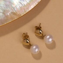 Load image into Gallery viewer, Hanging Pearl Earrings

