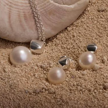 Load image into Gallery viewer, Button Pearl Stud Earrings
