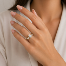 Load image into Gallery viewer, 9ct Yellow Gold Diamond ring
